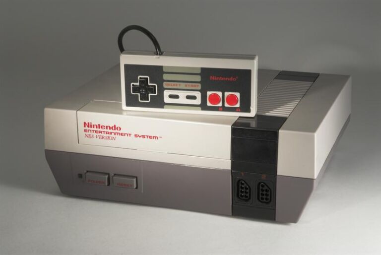 5 Consolas Retro Brutales que Puedes Comprar en 2025